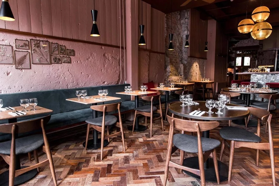 餐饮设计丨红酒配老墙，低调又不失奢华的设计！——Kudu餐厅